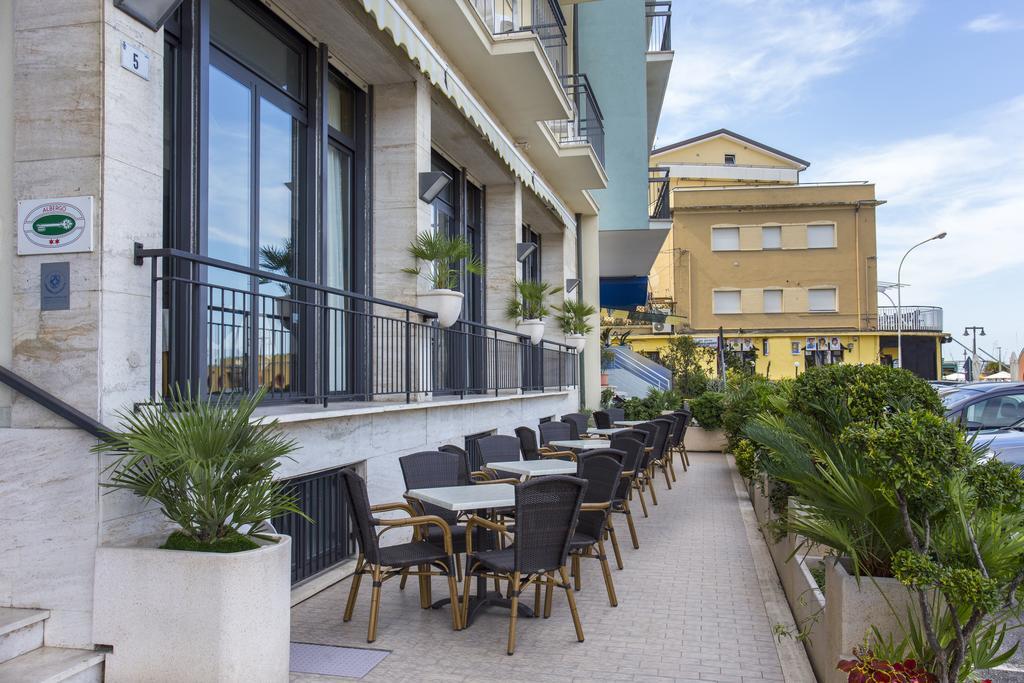 Hotel Lugano Cattolica Kültér fotó