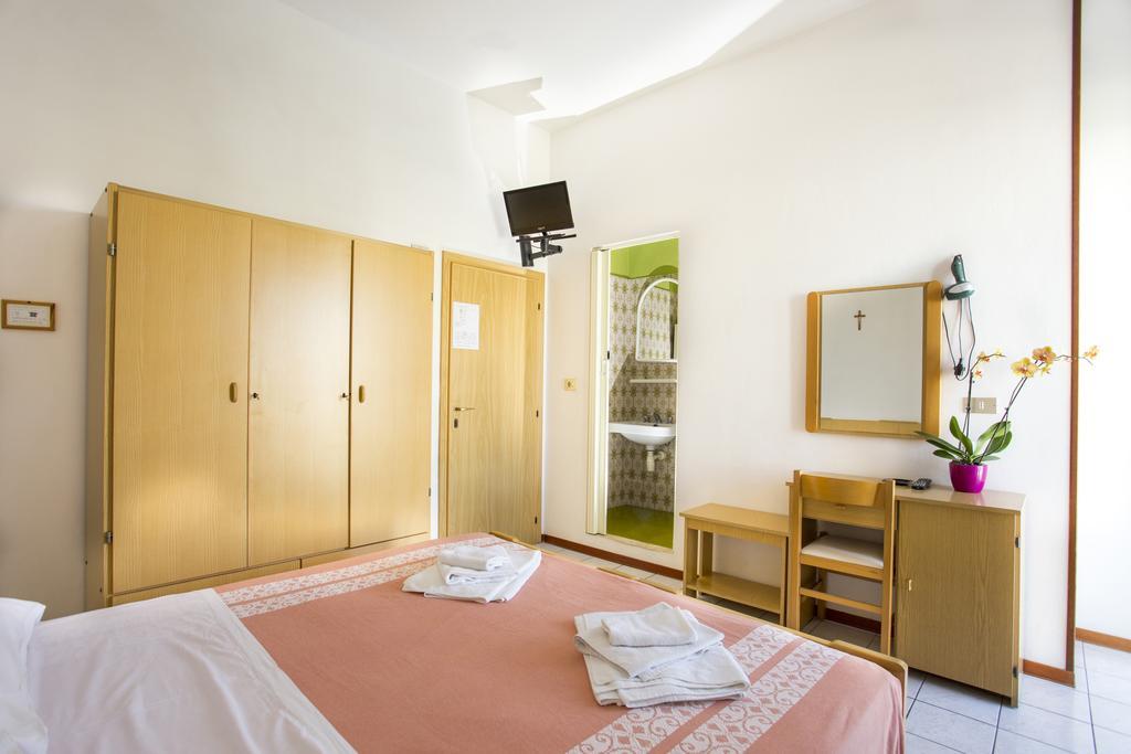 Hotel Lugano Cattolica Szoba fotó