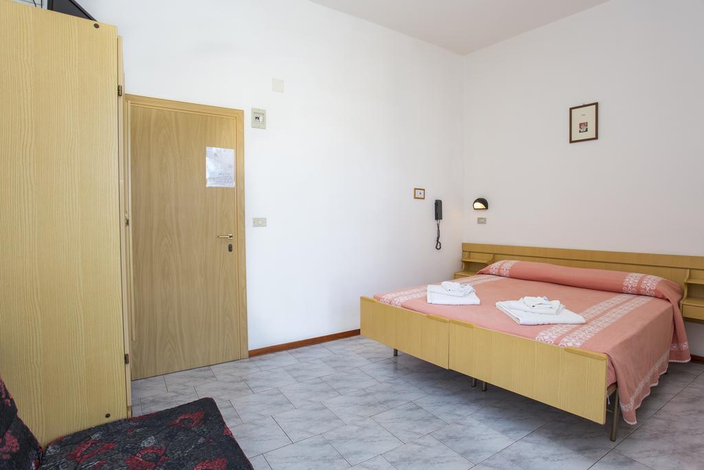 Hotel Lugano Cattolica Szoba fotó