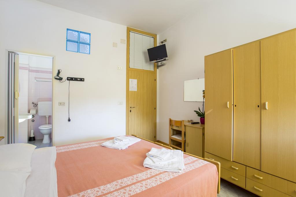 Hotel Lugano Cattolica Szoba fotó