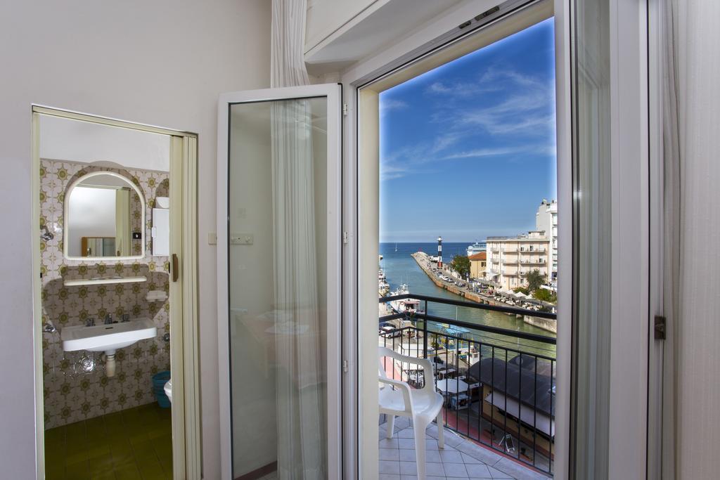 Hotel Lugano Cattolica Szoba fotó